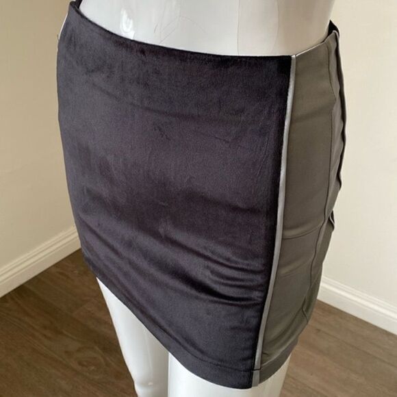 Delias by Dolls Kill Black + Silver Velour Velvet Satin Mini Skirt - Picture 2 of 6